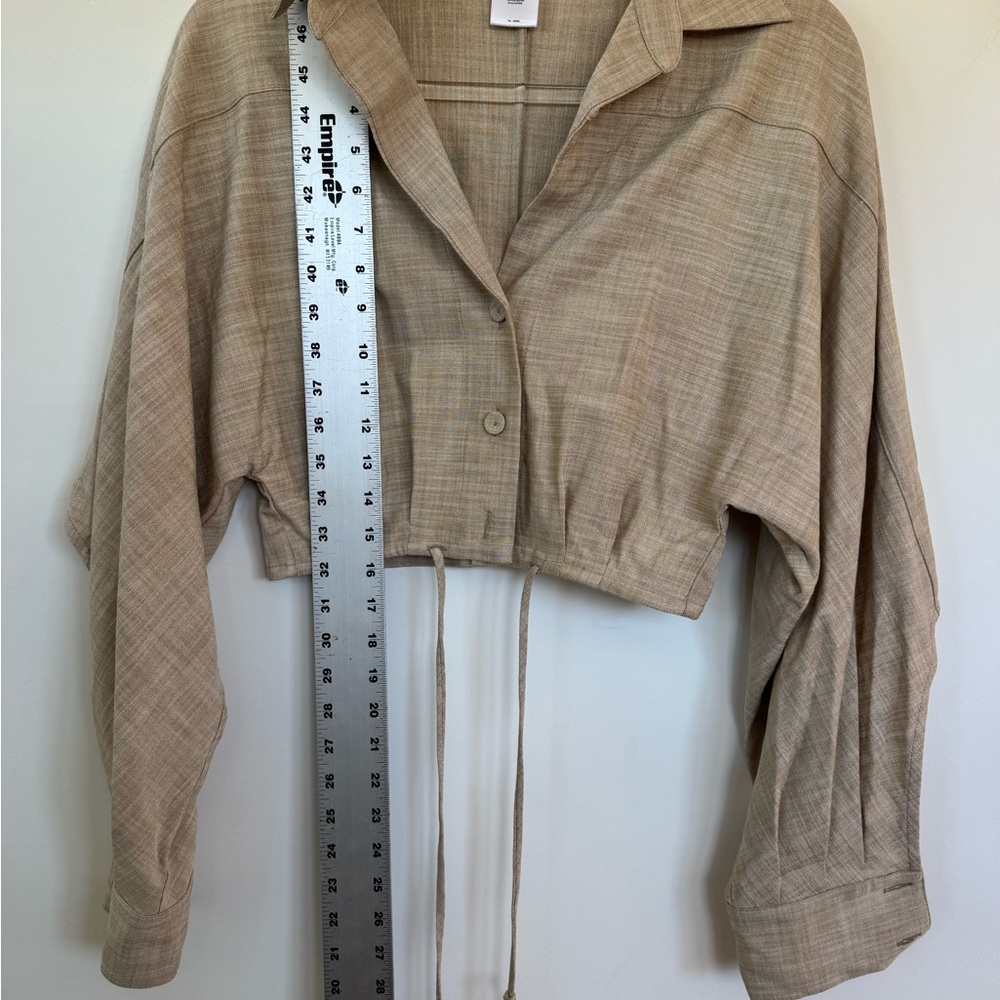 Hot little blouse! - Picture 4 of 8